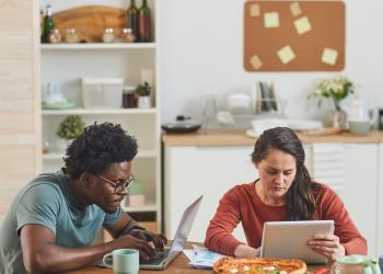 couple online at home