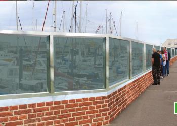 Glass floodwall South Pier and Yacht Club